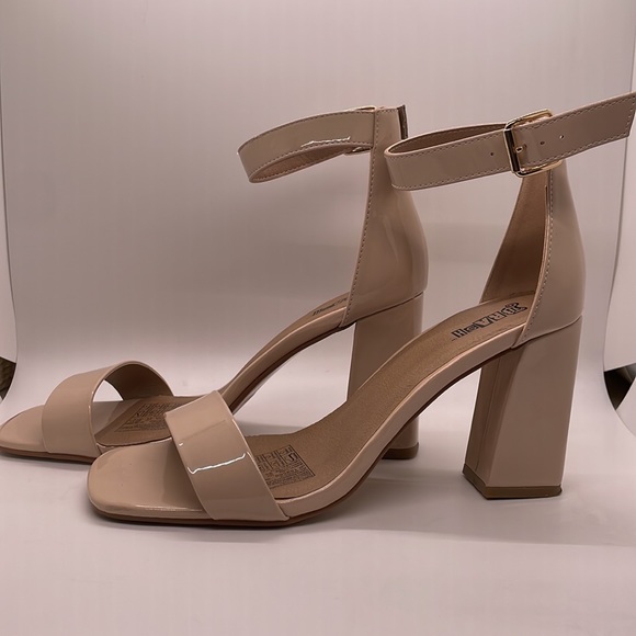 Nude patent ankle strap heels size 9 1/2 - Picture 3 of 13
